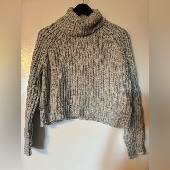 aritzia sweater - Picture 1 of 3